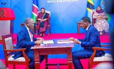 ​MAWAZIRI WA ULINZI WA TANZANIA NA NAMIBIA WASAINI HATI YA MAKUBALIANO KATIKA SEKTA YA ULINZI
